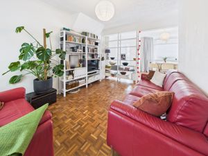LOUNGE / DINING ROOM- click for photo gallery